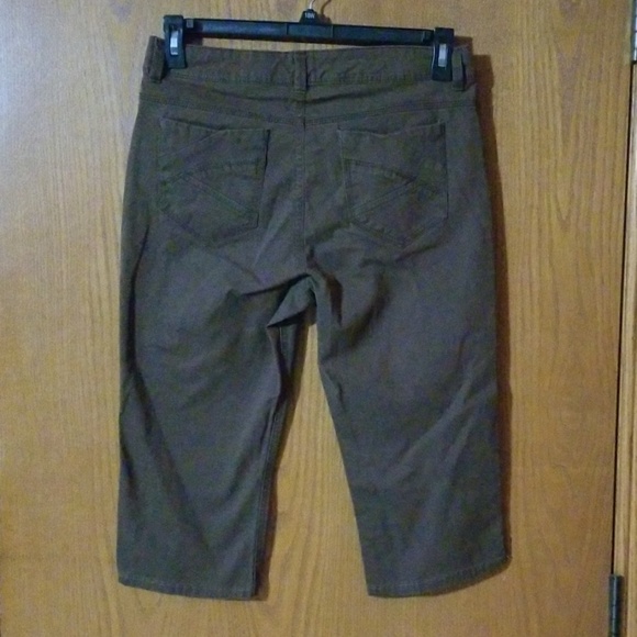 Gloria Vanderbilt capris - Picture 2 of 3